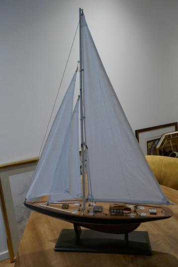 Modelboot: Zeiljacht Endeavour beschikbaar voor biedingen