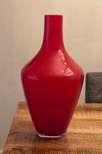 Prachtige grote dieprood vaas /vintage/kunstwerk, Huis en Inrichting, Woonaccessoires | Vazen, Ophalen, 50 tot 75 cm, Rood, Glas