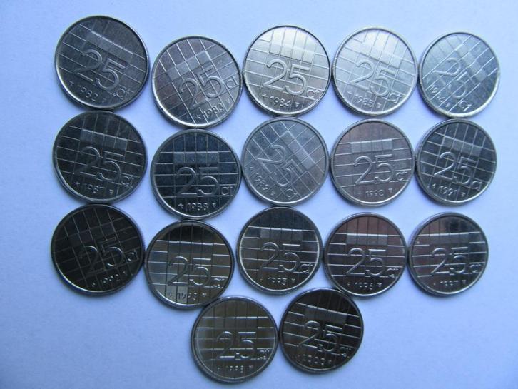 Nederland 17 verschillende jaren kwartjes Beatrix 1982-2000, Postzegels en Munten, Munten | Nederland, Setje, 25 cent, Koningin Beatrix