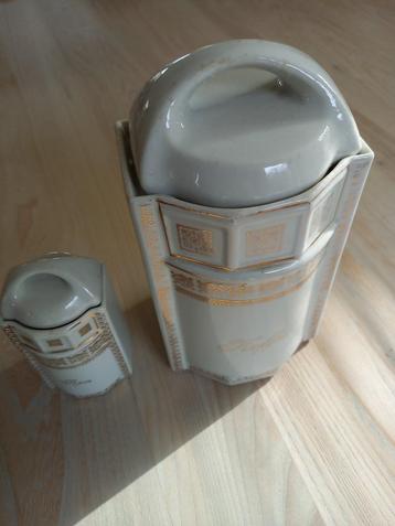 Antieke voorraadpoten, koffie en peper  beschikbaar voor biedingen