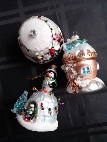 Kerstornament kersthanger sneeuwhuis iglo pinguin cottage beschikbaar voor biedingen