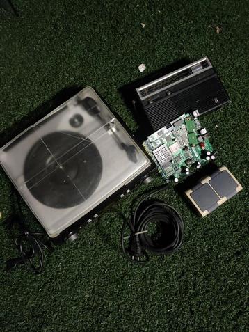 Ben opzoek naar elektronische apparatuur oude kapotte  beschikbaar voor biedingen