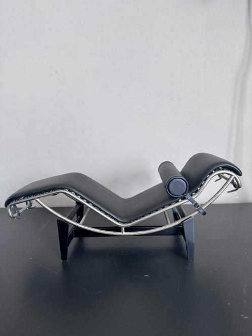 Vitra Design Miniatuur Le Corbusier chaise longue stoel, Antiek en Kunst, Kunst | Designobjecten, Ophalen of Verzenden