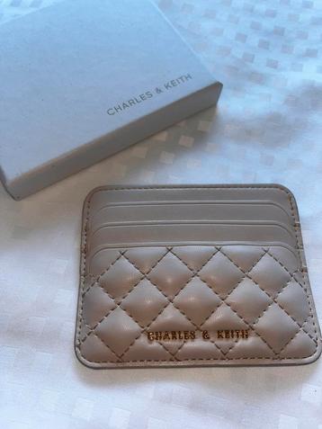 Charles & Keith Kaarthouder beschikbaar voor biedingen