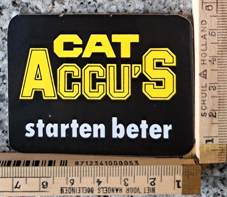 Vintage sticker Cat accu's starten beter Caterpillar  merk, Verzamelen, Stickers, Zo goed als nieuw, Overige typen, Ophalen of Verzenden