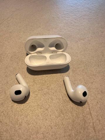 Apple AirPods 3 - Gebruikt, linker oortje minder volume beschikbaar voor biedingen