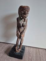 Mooi houtgesneden beeld van een vrouw, Antiek en Kunst, Kunst | Beelden en Houtsnijwerken, Ophalen of Verzenden