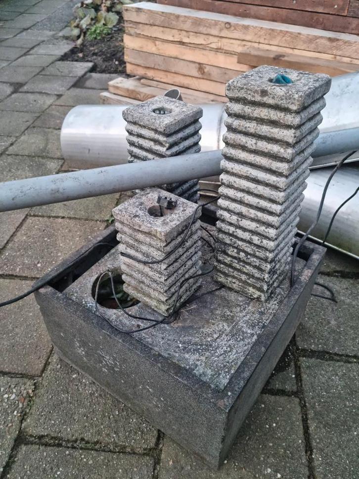 Fantastisch stenen fontein inclusief 3 zuilen steentjes etc., Tuin en Terras, Waterpartijen en Fonteinen, Zo goed als nieuw, Waterornament