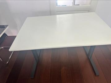 Gispen bureau 120x80 cm – zo goed als nieuw!