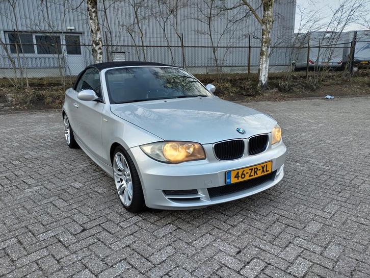 BMW 118i Cabrio E88 | Goed onderhouden | APK 2026, Auto's, BMW, Particulier, 1-Serie, ABS, Airbags, Airconditioning, Alarm, Bluetooth