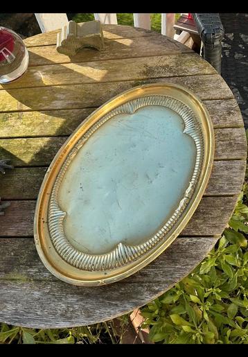 Klein en oud ovaal koperen dienblaadje. Ong. 29,8 x 19,5 cm. beschikbaar voor biedingen