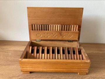 Sigaretten doos opslag sigaretten hout vintage  beschikbaar voor biedingen