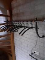 Duurzame, metalen kapstok met 12 bijbehorende hangers, Minder dan 100 cm, Metaal, Zo goed als nieuw, Wandkapstok