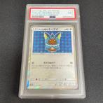 Pokemon Poncho Wearing Eevee Vaporeon Psa 9, Hobby en Vrije tijd, Verzamelkaartspellen | Pokémon, Ophalen of Verzenden, Nieuw