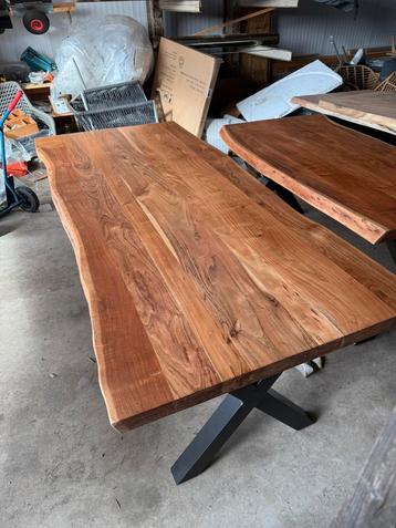 mooie hardhouten boomstam tafel van 2m20  beschikbaar voor biedingen