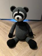 Nieuw grijs zwart handgemaakt wasbeer knuffel gehaakt 40cm, Ophalen of Verzenden, Nieuw, Overige typen