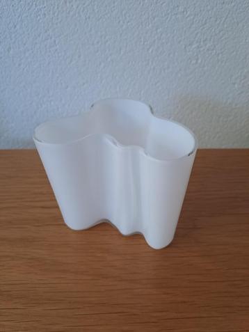 Vaas Iittala Alvar Aalto 9,5 cm hoog beschikbaar voor biedingen