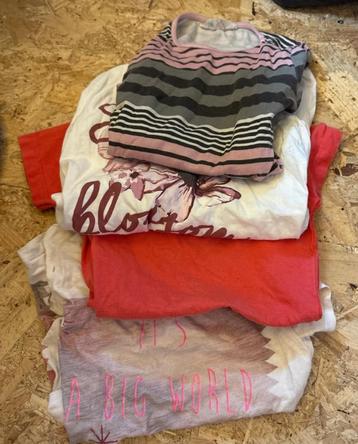 4x t shirts beschikbaar voor biedingen