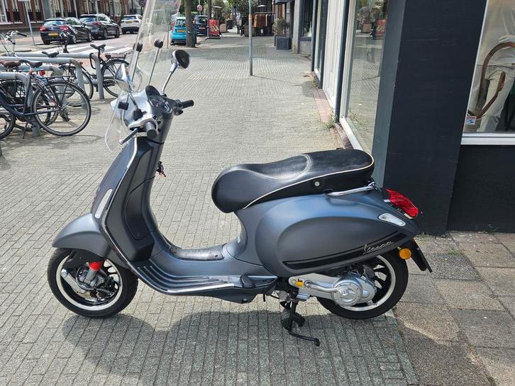 Vespa Sprint sport 25 km in nieuwstaat, Fietsen en Brommers, Scooters | Vespa, Zo goed als nieuw, Overige modellen, Maximaal 25 km/u