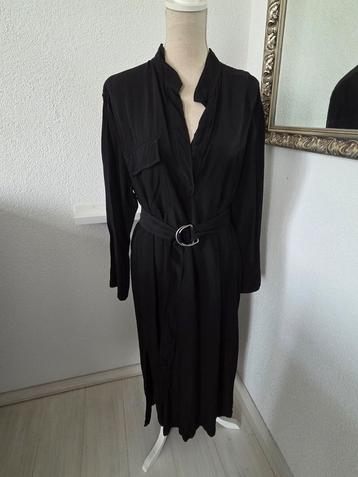 Zwarte jurk ZARA beschikbaar voor biedingen