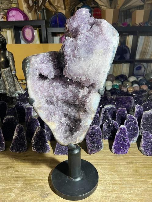 Amethist geode (22) van 15 kg op metalen standaard.Korting!, Verzamelen, Mineralen en Fossielen, Mineraal, Ophalen of Verzenden