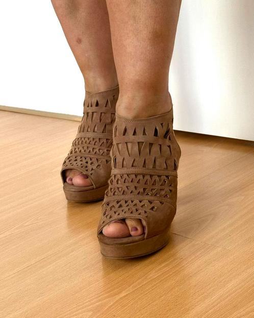 Beige suède hakken van Le Ballon – maat 41, Kleding | Dames, Schoenen, Gedragen, Pumps, Beige, Verzenden