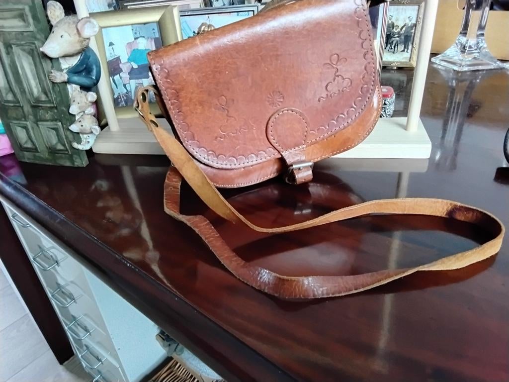 Mooie leren tasje, Sieraden, Tassen en Uiterlijk, Tassen | Damestassen, Ophalen of Verzenden, Zo goed als nieuw, Bruin, Schoudertasje