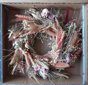  Droogbloemen krans | Roze op goudkleurig plateau (40 cm) beschikbaar voor biedingen