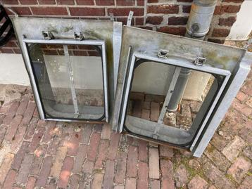 Zinken dakraam  2 stuks beschikbaar voor biedingen