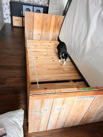 Bed 120 x 200 steigerhout beschikbaar voor biedingen