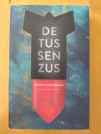De Tussen Zus - Vincent Kortmann Roman, Ophalen of Verzenden, Zo goed als nieuw, Vincent Kortmann, Nederland