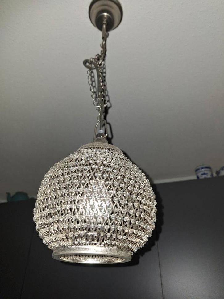 Zilverkleurig lampekapje met kraaltjes, Huis en Inrichting, Lampen | Hanglampen, Gebruikt, Minder dan 50 cm, Metaal, Overige materialen