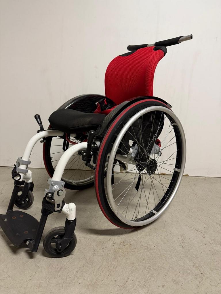 Avtive Rolstoel Q4 voor kinderen..!, Diversen, Rolstoelen, Ophalen, Zo goed als nieuw, Duwrolstoel