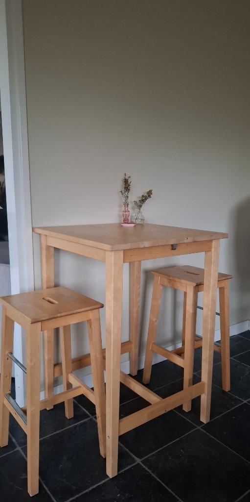 stijlvolle bartafel met 2 bijpassende barkrukken IKEA BOSSE, Huis en Inrichting, Barkrukken, Gebruikt, 60 tot 90 cm, Hout, 2 krukken