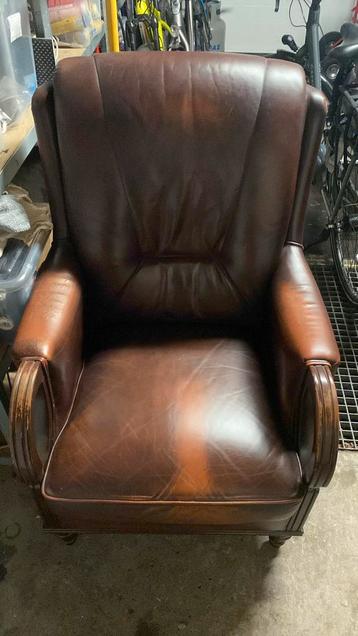 Gratis Leren fauteuil in gebruikte staat beschikbaar voor biedingen