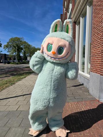Mascotte Kostuum labubu pistache beschikbaar voor biedingen