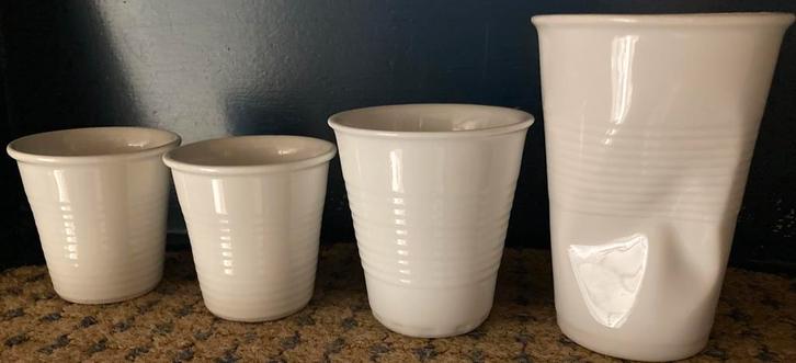 6 Witte en 2 Blauwe Bekers Revol Deukbeker Rob Brandt, Antiek en Kunst, Curiosa en Brocante, Verzenden