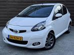 Toyota Aygo 1.0-12V Dynamic Navigator / AUTOMAAT / Leer / St, Euro 5, Gebruikt, 4 stoelen, Origineel Nederlands