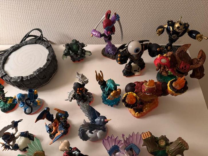 Skylanders Giants - 38 Figuren + Portal of Power, Spelcomputers en Games, Games | Overige, Gebruikt, Avontuur en Actie, 2 spelers