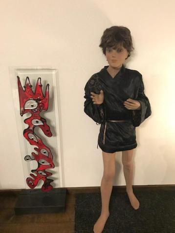 Brocante leuke etalage popje beschikbaar voor biedingen
