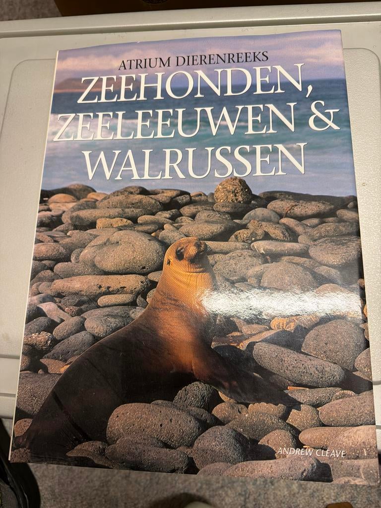 Zeehonden, Zeeleeuwen & Walrussen - Atrium Dierenreeks, Ophalen of Verzenden, Zo goed als nieuw, Natuur algemeen