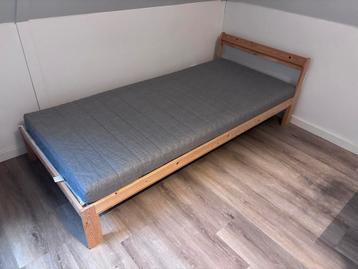 IKEA NEIDEN bed compleet met lattenbodem en matras - afbeelding 1