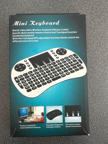 Mini Draadloos Toetsenbord met Touchpad beschikbaar voor biedingen