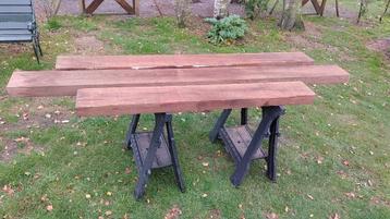 Red Cedar Balken beschikbaar voor biedingen