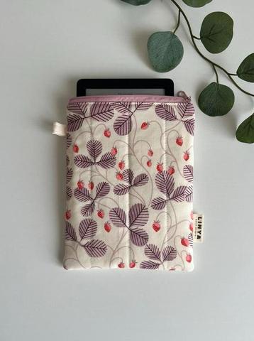 E-reader sleeve 6” -  Strawberry vines beschikbaar voor biedingen