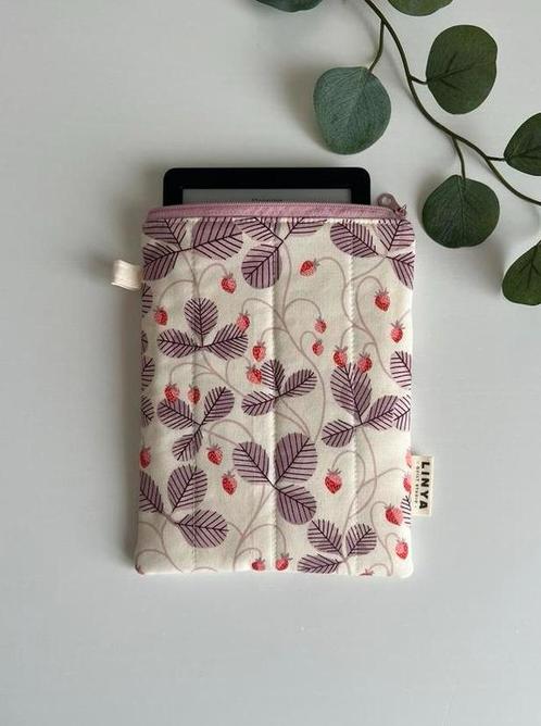E-reader sleeve 6” -  Strawberry vines, Computers en Software, E-readers, Nieuw, 6 inch of minder, Verzenden