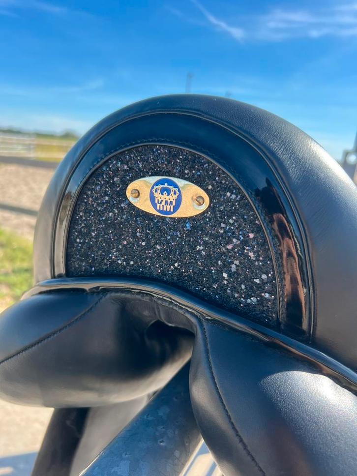 KM Custom maat 17,5, Dieren en Toebehoren, Paarden en Pony's | Zadels, Zo goed als nieuw, Dressuur, Ophalen of Verzenden