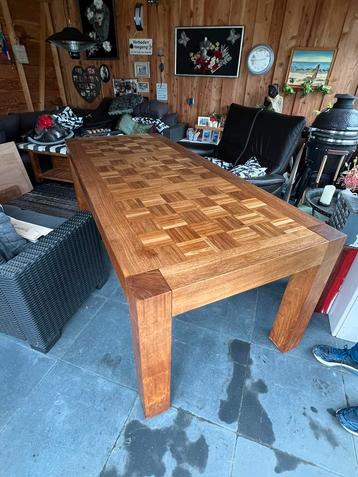 Te Koop : Grote Eetkamertafel Eetkamer Tafel Ingelegd Hout beschikbaar voor biedingen