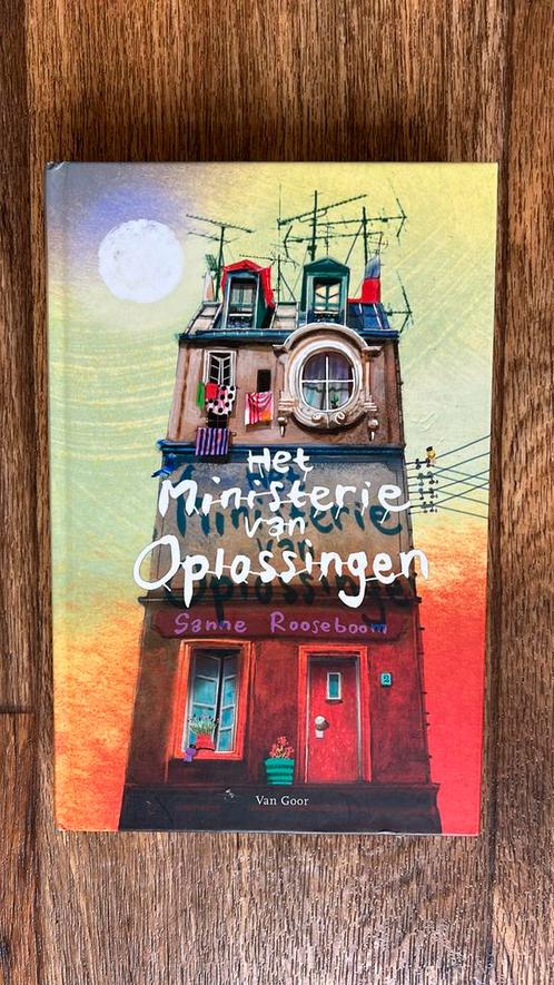 Sanne Rooseboom - Het ministerie van Oplossingen, Boeken, Kinderboeken | Jeugd | 10 tot 12 jaar, Zo goed als nieuw, Ophalen of Verzenden
