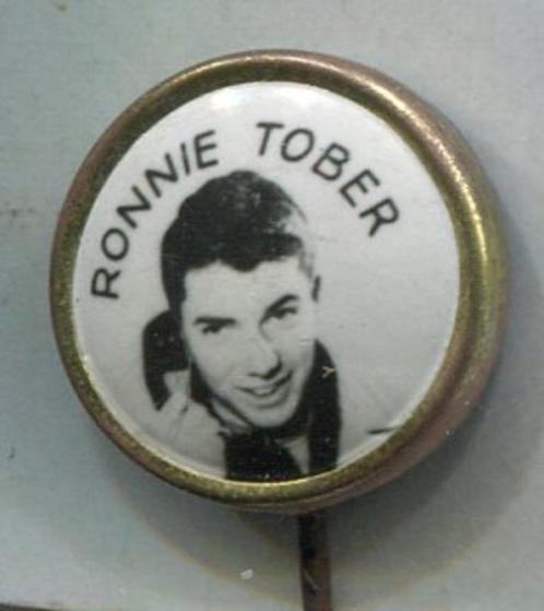 Ronnie Tober zanger koper Astor speldje ( S_220 ), Verzamelen, Speldjes, Pins en Buttons, Zo goed als nieuw, Speldje of Pin, Transport